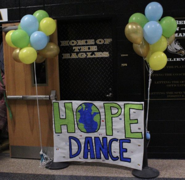 Sign welcoming the students into the dance.